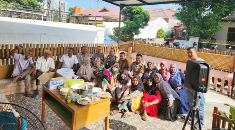 Jalin Sinergitas dan Chemistry, Camat Padang Timur Ajak Warga Berdiskusi “Sambil Ngopi Sakarek” 1 INOVASI SAMKOREK— Camat Padang Timur Fizlan Setiawan membuat inovasi Samkorek (Sambil Ngopi Sakarek), guna menjalin sinergitas dan chemistry tersebut, dengan mengunjungi secara bergiliran wilayah di Kecamatan Padang Timur guna berdiskusi dengan warga.