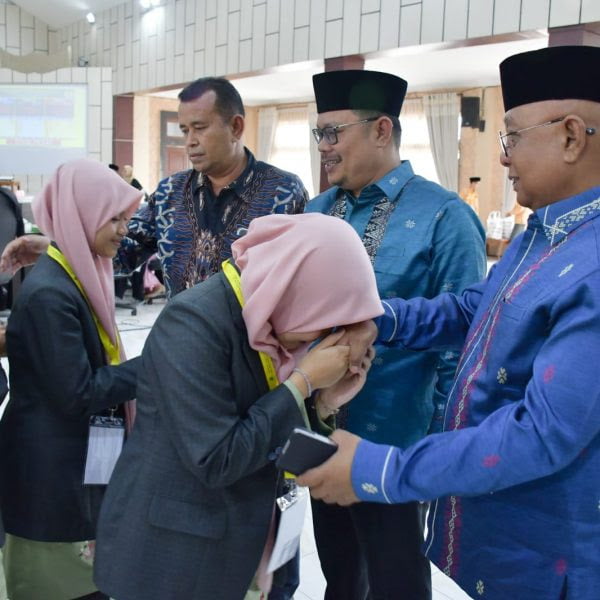 MTQN ke-40 Solsel, Cabang MFQ Putra Raih Juara 1, Putri Peringkat 1 KAFILAH— Kafilah MFQ Putra Kabupaten Agam peringkat I sedangkan putri peringkat III pada MTQN Sumbar ke-40 di Solok Selatan.