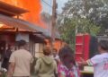 Rumah Kayu dan 3 Petak Kontrakan Ludes Terbakar 11 Rumah Kayu dan 3 Petak Kontrakan Ludes Terbakar