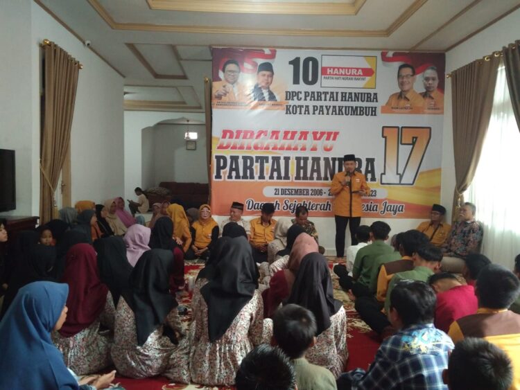 Ketua DPC Hanura Kota Payakumbuh Basri Latief saat memberikan sambutan pada perayaan HUT ke 17