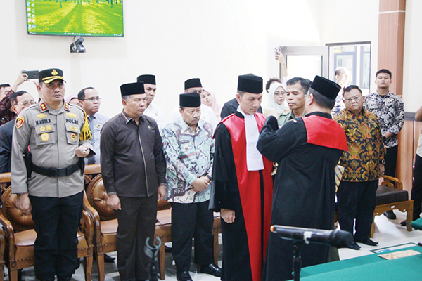 MENGHADIRI— Ketua DPRD Agam Novi Irwan, hadiri pelantikan Yudistira Alfian, sebagai wakil ketua Pengadilan Negeri (PN) Lubuk Basung  pada Jumat (29/12) di aula Kantor Pengadilan Negeri setempat.