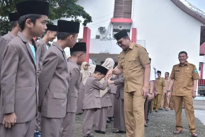 Lepas Kafilah Ikuti MTQ Nasional Ke40 di Solsel