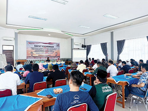 RAPAT KOORDINASI— Bawaslu Kabupaten Sijunjung menggelar rakor pengawasan tahapan kampanye Pemilu 2024, yang diikuti oleh Panwascam, dan Parpol peserta Pemilu, Rabu (13/12) bertempat di Wisma Keluarga, Muaro Sijunjung.