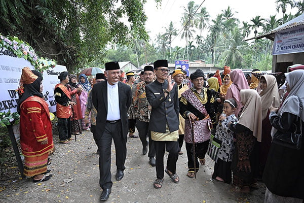 Nagari Maek Baralek Gadang 1 BARALEK GADANG— Bupati Limapuluh Kota Syafrudin menghadiri acara Nagari Maek Baralek Gadang, dan Penobatan Rajo Nan Baduo, Sabtu (9/12).