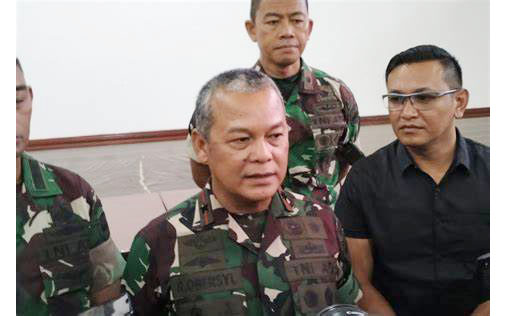 Danrem Wirabraja Kecam Penyerangan KKB Terhadap 2 Prajuritnya, Almarhum Kopda Hendrianto Diberikan Kenaikan Pangkat 1 Danrem 032/ Wirabraja Brigjen TNI Rayen Obersyl
