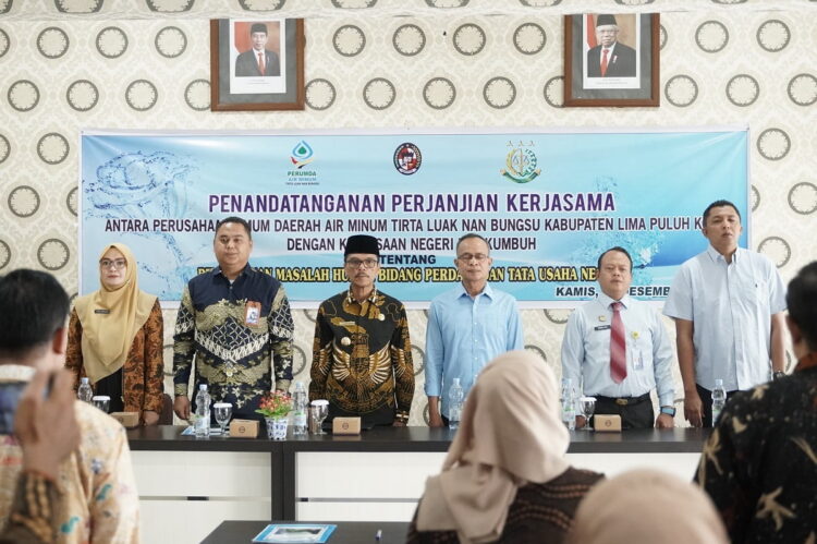 PDAM Tirta Luak Nan Bungsu Teken MoU dengan Kejari 1 TEKEN MOU— PDAM Tirta Luak Nan Bungsu teken MoU dengan Kejari.