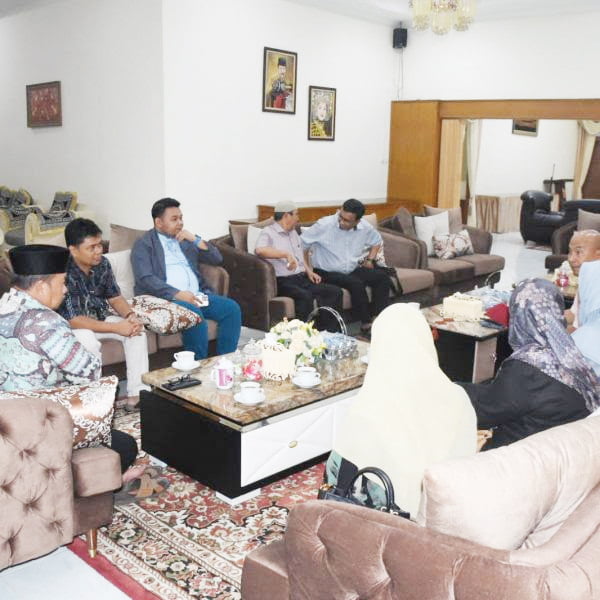 AUDIENSI— PDPAI Bukittinggi melakukan audiensi bersama Bupati Agam Andri Warman di Mess Pemkab Agam, Belakang Balok, Bukittinggi, Rabu (13/12).