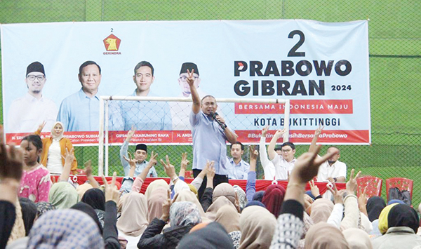 KAMPENYE PRABOWO-GIBRAN— Ketua TKD Prabowo-Gibran Sumbar, H Andre Rosiade  saat melakukan kampanye untuk pasangan Capres Cawapres nomor urut 2 Prabowo-Gibran, di Kota Bukittinggi, beberapa waktu lalu.