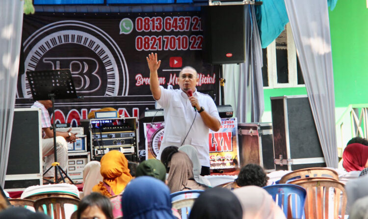 Andre Rosiade: Prabowo Presiden, Pembangunan Sumbar Maksimal 1 KAMPANYE— Ketua TKD Prabowo Subianto-Gibran Rakabuning Raka (Prabowo-Gibran) Sumbar, H Andre Rosiade, saat kampanye di Pantai Air Manis, Kecamatan Padang Selatan, Kota Padang beberapa waktu lalu.