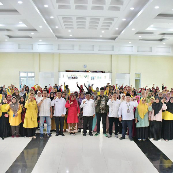 SINERGI PEMBERDAYAAN UMKM— Sekda Kabupaten Agam Edi Busti membuka kegiatan Sinergi Pemberdayaan UMKM dan Road Show Pelatihan Kewirausahaan 2023 di Balairung Rumah Dinas Bupati Agam, Jumat (22/12). Kegiatan ini digagas kantor KPPN Bukittinggi untuk menambah ilmu pelaku UMKM di Kabupaten Agam.