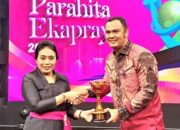 Kado di Penghujung Tahun 2023, Bupati Sijunjung Kembali Terima Penghargaan Kementerian PPA RI