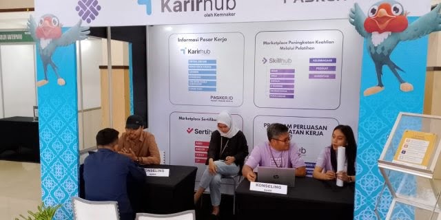 Job Fair Diperkenalkan Peskes ID Kementerian Ketenagakerjaan RI 1 DIKENALKAN—Peserta Job Fair dikenalkan dengan suatu aplikasi lowongan kerja yang dibuat oleh Pusat Pasar Kerja (Pasker ID) Kementrian Ketenagakerjaan RI.