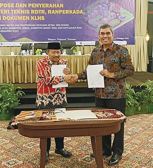 EKSPOSE— Bupati Agam Andri Warman saat ekspose RDTR Wilayah Perencanaan Palembayan di Direktorat Bina Perencanaan Tata Ruang Daerah Wilayah I, Direktorat Jenderal Tata Ruang, Kementerian ATR/BPN, Senin (11/12).