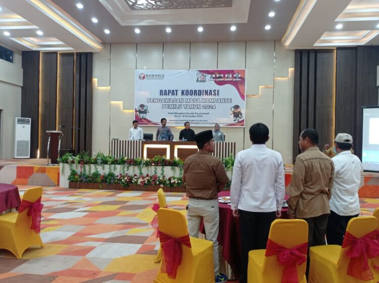 RAPAT KOORDINASI— Bawaslu Kabupaten Limapuluh Kota menggelar Rapat Koordinasi (Rakor) pengawasan masa kampanye, Senin (18/12).