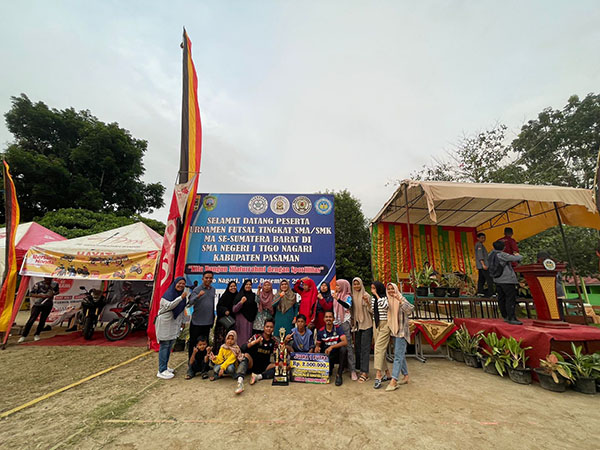 SMAN 2 Palembayan Juara Futsal se-Sumbar 1 JUARA— SMAN 2 Palembayan juara 1 pada turnamen SMA / SMK /MA Se-Sumbar yang diadakan di SMA 1 Tigo Nagari, Kabupaten Pasaman.