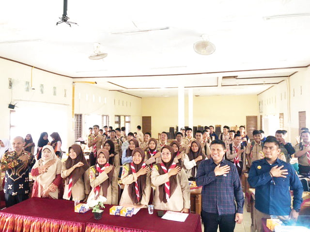 KPU Goes To School di SMKN 2 Solok, 17 Tahun, Pemilih Pemula Diajak Datangi TPS 1 SOSIALISASI PEMILIH PEMULA— KPU Sumbar meng elar Sosialisasi Pendidikan Pemilih Pemula di SMK Negeri 2 Solok, Jln Tunas Bangsa 1, Kelurahan nan Balimo, Kecamatan Tanjung Harapan, Kota Solok, Sabtu (16/12).