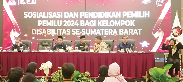 31.864 Pemilih Disabilitas Masuk DPT, KPU Fasilitasi Penggunaan Hak Pilih 1 SOSIALISASI— KPU Provinsi Sumbar menggelar Sosialisasi Pendidikan Pemilih bagi penyandang disabilitas di Sumbar yang tergabung dalam Persatuan Penyandang Disabilitas Indonesia (PPDI), Selasa (26/12).