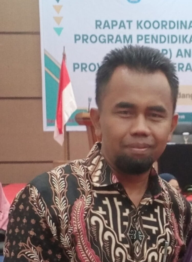 Meningkatkan Kinerja Guru melalui Supervisi Akademik Berbasis Coaching 1 Sugiyono, M. Pd
(Kepala SMKN 1 Pulau Punjung)