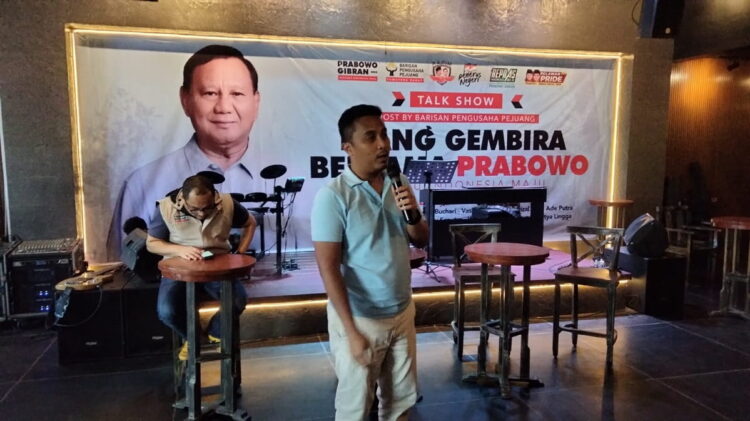 Vasko Ajak Milenial di Sumbar Berperan Aktif, Wujudkan Pemilu Damai, Seru, Tanpa Intrik dan Konflik 1 SEMANGATI— Caleg DPR RI dari Partai Gerindra Vasko Ruseimy menyemangati generasi muda untuk berpolitik dengan gembira tanpa ada kekerasan di Cafe Simpang Kinol, Kota Padang.