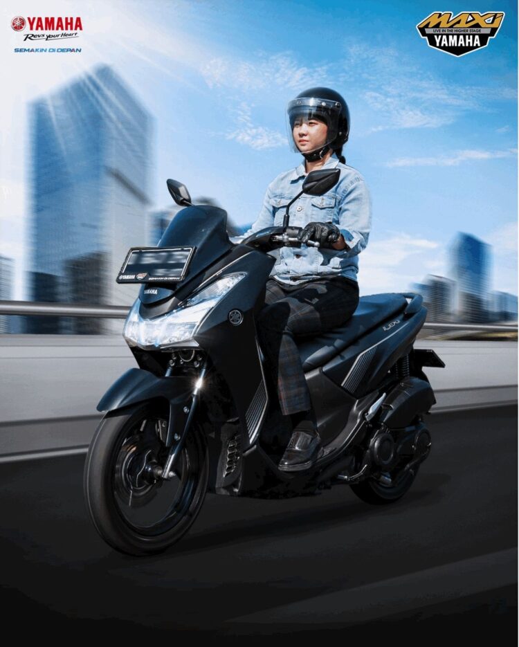 LEXI125—Yamaha Lexy 125 yang dikenal dengan desain stylish serta kaya fitur berkendara.