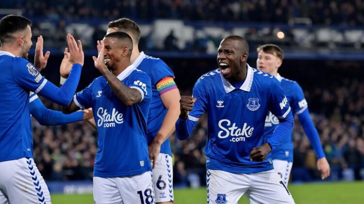 KELUAR ZONA DEGRADASI— Everton berhasil keluar dari zona degradasi setelah berhasil menaklukan Newcastle dalam lanjutan Liga Inggris, Jumat (8/12) dinihari di Stadion Goodison Park.