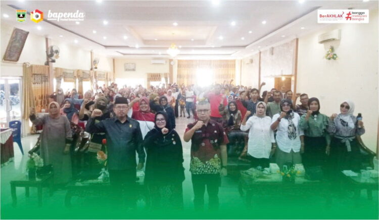 Digelar di Kota Pariaman, Bapenda Sumbar Gencar Sosialisasikan Pajak Daerah 1 SOSIALISASI PERDA— Plt. Kabid Retribusi dan Pendapatan Lain-lain Bapenda Sumbar, A. Suhendri, S.Kom, Anggota DPRD Sumbar dari Fraksi Gerindra, Jasma Juni Dt Gadang, Perwakilan Jasa Raharja Kota Pariaman, Zaki Putra saat Sosialisasi Perda Nomor 4 Tahun 2011 di Pariaman, Kamis-Jumat (7-8/12).