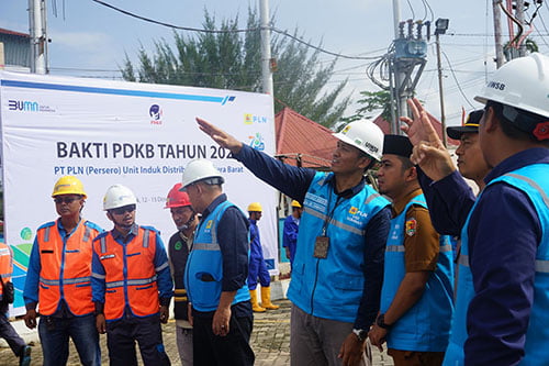APEL BAKTI— PT PLN (Persero) Unit Induk Distribusi Sumatera Barat  mengadakan Apel Bakti Pekerjaan Dalam Keadaan Bertegangan (PDKB) pada Selasa (12/12) di Kota Solok.