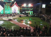 Meski Hujan dan Becek, Masyarakat Padati GOR Temui UAS