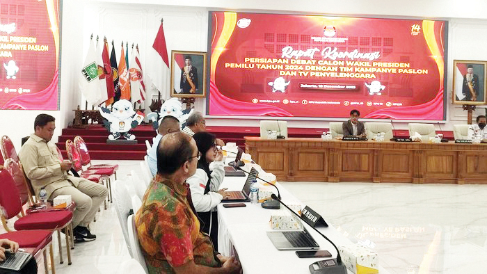 RAPAT LANJUTAN— KPU RI, tim sukses serta stasiun TV rapat lanjutan terkait penyelenggaraan debat kedua yang dikhususkan bagi calon wakil presiden, Senin (18/12).