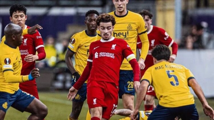 Kalah Dramatis dari Union Saint-Gilloise, Klopp Soroti Performa Gemilang Pemain Muda 1 LIGA EROPA— Curtis Jones bertindak sebagai Kapten saat Liverpool menghadapi Union Saint Gilloise pada laga penutup Grup E Liga Eropa 2023/2024, Jumat (15/12) dini hari WIB. Pada laga ini, Liverpool yang menurunkan banyak pemain muda, menelan kekalahan 2-1.