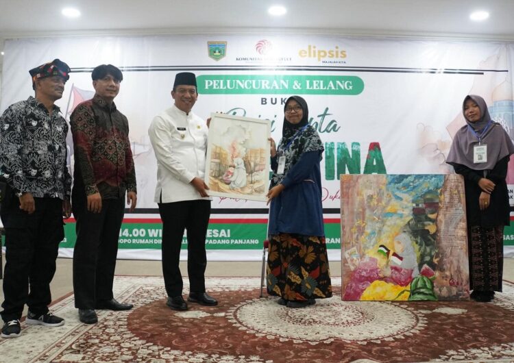 Pj Wali Kota Sonny Luncurkan Buku Antologi “Puisi Cinta untuk Palestina” 1 pj sonny lihatkan karyanya tentang puisi cinta palestina