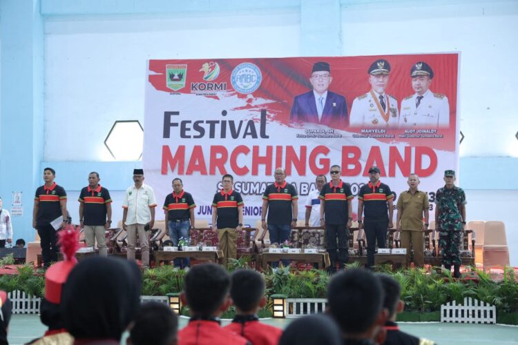 festival marching band— Ketua DPRD Sumbar Supardi menghadiri  festival marching band se-Sumatera Barat  yang dilaksanakan di Kota Payakumbuh.