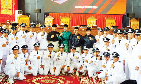 Wagub Sumbar Audy Joinaldi, Bupati Sutan Riska bersama Camat dan Wali Nagari se Kabupaten Dharmasraya.