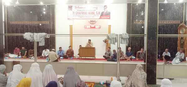 Pimpinan dan Anggota DPRD Kota Padang Laksanakan Reses Masa Sidang I Tahun 2024, Jalin Silaturahmi Jemput Aspirasi Warga 1 Ketua DPRD Kota Padang saat melaksanakan reses di Mushola Teladan, Ampang Karang Ganting, Kecamatan Kuranji.