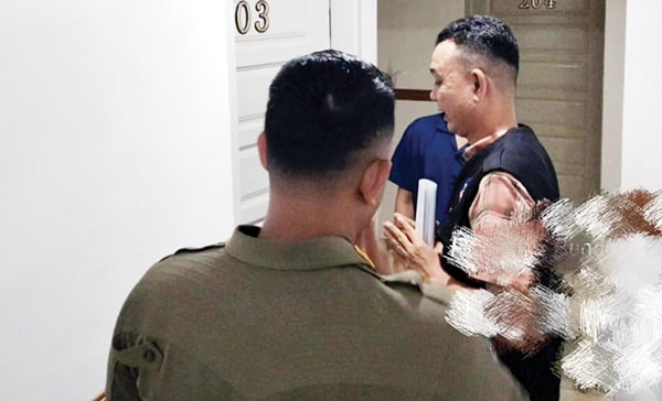 PENERTIBAN— Petugas Satpol PP mendatangi sejumlah tempat hiburan malam dan rumah kos-kos, sebagai bentuk pengawasan dan penerapan perda di Kota Padang.