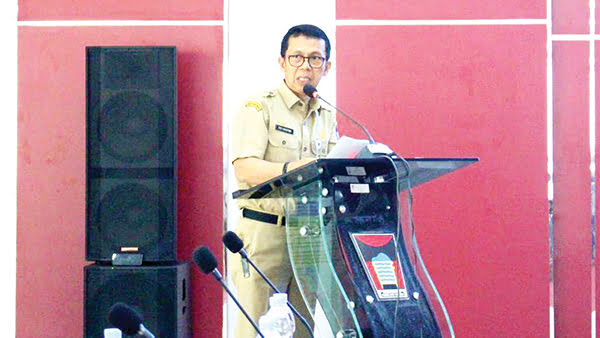 SOSIALISASI PTSL— Asisten I Setdako Padang Edi Hasymi membuka kegiatan Sosialisasi PTSL Tahun 2024 di Balaikota Padang, Senin (29/1).