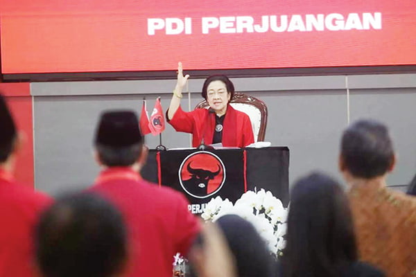 pidato politik--Ketua Umum PDIP Megawati Soekarnoputri berikan pidato politik di HUT ke-51 PDIP. (JAWAPOS.COM)