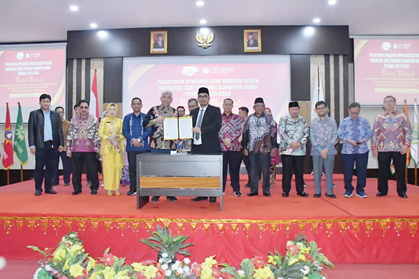 PELANTIKAN PENGURUS— Bupati Agam, Andri Warman hadiri pelantikan pengurus DPW ADI Provinsi Sumatera Barat, periode 2023-2028, di Convention Hall Ahmad Syafli Marif, 
Kampus I UM Sumbar, Selasa (16/1).