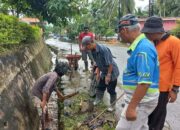 Goro Masal Warga Durian 2 Kecematan Barangin, Berhasil Angkat Batu Gunung yang Menyumbat Riol