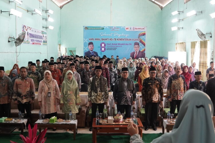HADIRI TASYAKURAN— Bupati Safaruddin menghadiri tasyakuran Hari Amal Bakti (HAB) ke 78 Kementerian Agama di aula Kantor Kemenag, Kecamatan Harau, Kamis (18/1).