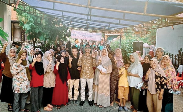 KAMPANYE DI PARAK KARAKAH— Calon anggota DPRD Padang dari Gerindra Dapil Padang 5 (Padang Selatan dan Padang Timur) Rachmad Wijaya berkampanye di Parak Karakah, Padang Timur, Kota Padang.