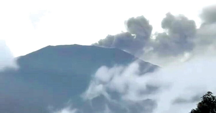 Gunung Marapi Kembali Erupsi, Tinggi Kolom Abu 500 Meter 1 Dampak Erupsi Marapi 38 Sekolah di Agam Tiadakan Kegiatan Luar Ruangan