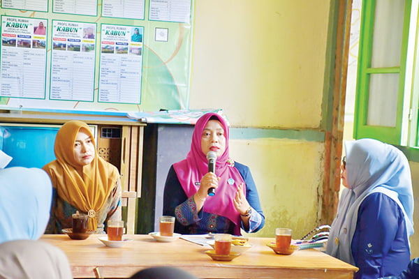 PEMBINAAN— TP-PKK Agam lakukan pembinaan perdana terhadap kelompok Dasawisma Kabun, Jorong Kampung Pisang, Nagari Koto Panjang, Kecamatan IV Koto.