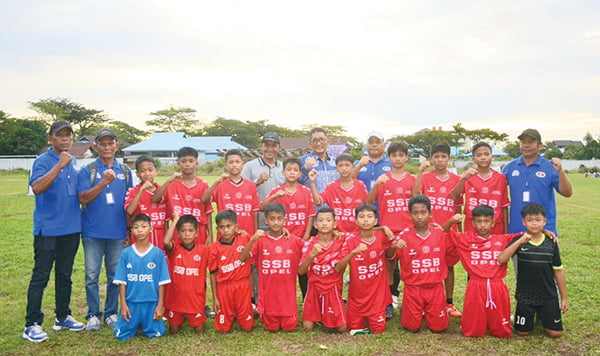 20 SSB Klub Ikuti Opel Turnamen Cup 1 2024, Wako Motivasi Anak Bisa Seperti Ronaldo dan Messi 1 PEMBUKAAN TURNAMEN— Wali Kota Padang Hendri Septa membuka secara resmi Opel Turnamen Cup 1 2024 usia dinia, di Lapangan Opel Lubuk Buaya, Kecamatan Koto Tangah, Sabtu (20/1).