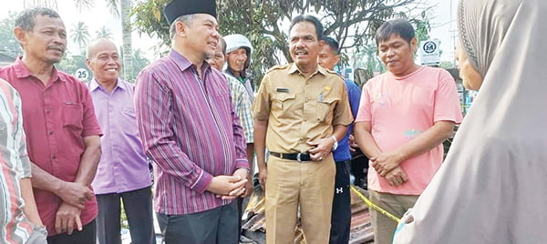 Ketua DPRD Agam Kunjungi Korban Kebakaran yang terjadi didepan Rumdis