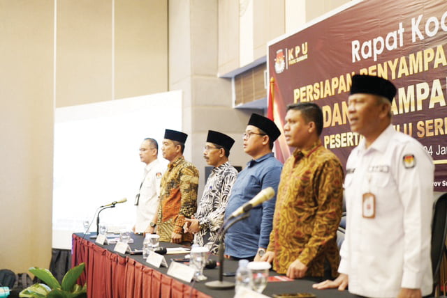 RAPAT KOORDINASI— KPU Sumbar menggelar rakor persiapan penyampaian LADK peserta Pemilu tahun 2024 bersama Parpol, dan calon anggota DPD yang diselenggarakan di Pangeran Beach Hotel, Jumat (5/1).