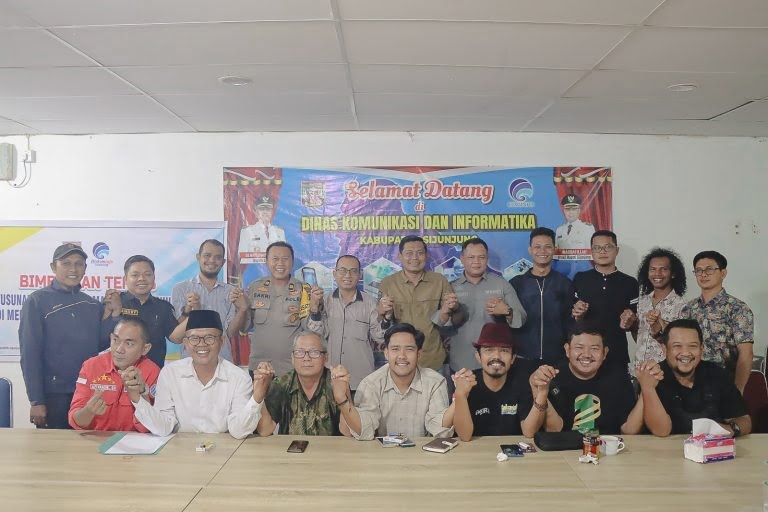 Kolaborasi Kominfo dan Humas Polres Sijunjung Ajak Media Sukseskan Pemilu Damai 2024 1
