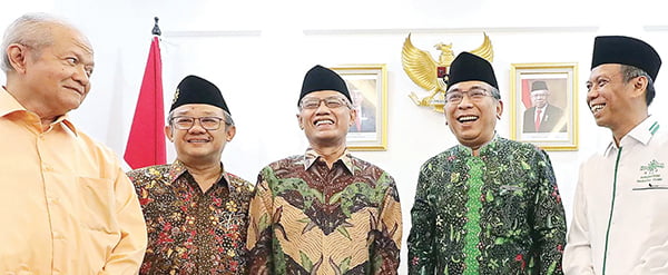 Terlibat Dukung Capres, PBNU Resmi Berhentikan Khofifah Hingga Yenny Wahid 1 ILUSTRASI: Dari kiri, Anwar Abbs, Abdul Mu’ti Haedar Nashir, Yahya Cholil Staquf, dan Amin Said Husni di kantor PBNU kemarin.