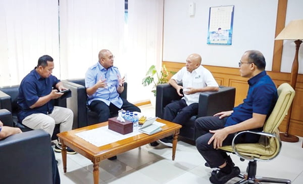 DUGAAN PENIPUAN— Anggota DPR RI asal Sumbar H Andre Rosiade, menemui Menteri Koperasi dan Usaha Kecil dan Menengah (UKM) Teten Masduki, Jumat (12/1), melaporkan dugaan penipuan koperasi di Dharmasraya yang merugikan sekitar 1.500 orang anggota.