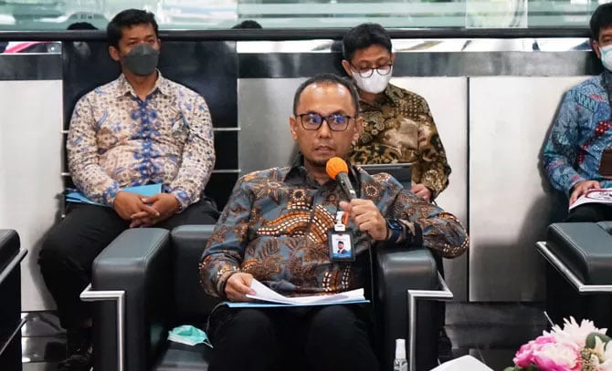 BERI KETERANGAN— Kepala PPATK Ivan Yustiavandana saat memberikan keterangan pers.